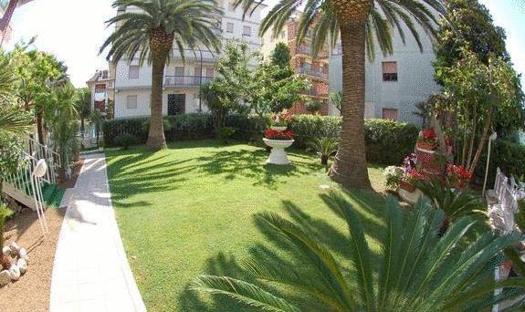 Haus Charlotte Hotel 4*